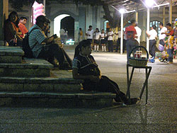 Nachtleben am Hauptplatz von Palenque